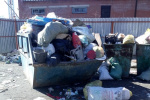 Жители Оби возмущены превращением своих дворов в «мусорное гетто» 