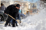 За выходные в Новосибирске очистили от снега 900 километров тротуаров