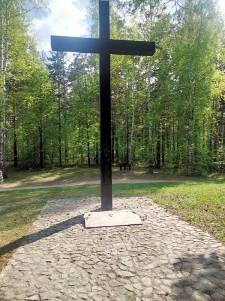КПРФ в Новосибирске - Вандалы разбили памятник немецким военнопленным в Первомайском районе Новосибирска